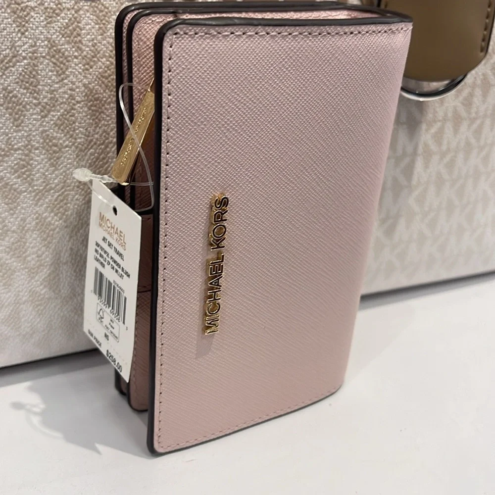 Michael Kors Medium Saffiano Leather Wallet
Powder Blush
NWT 
L - Picture 7 of 16